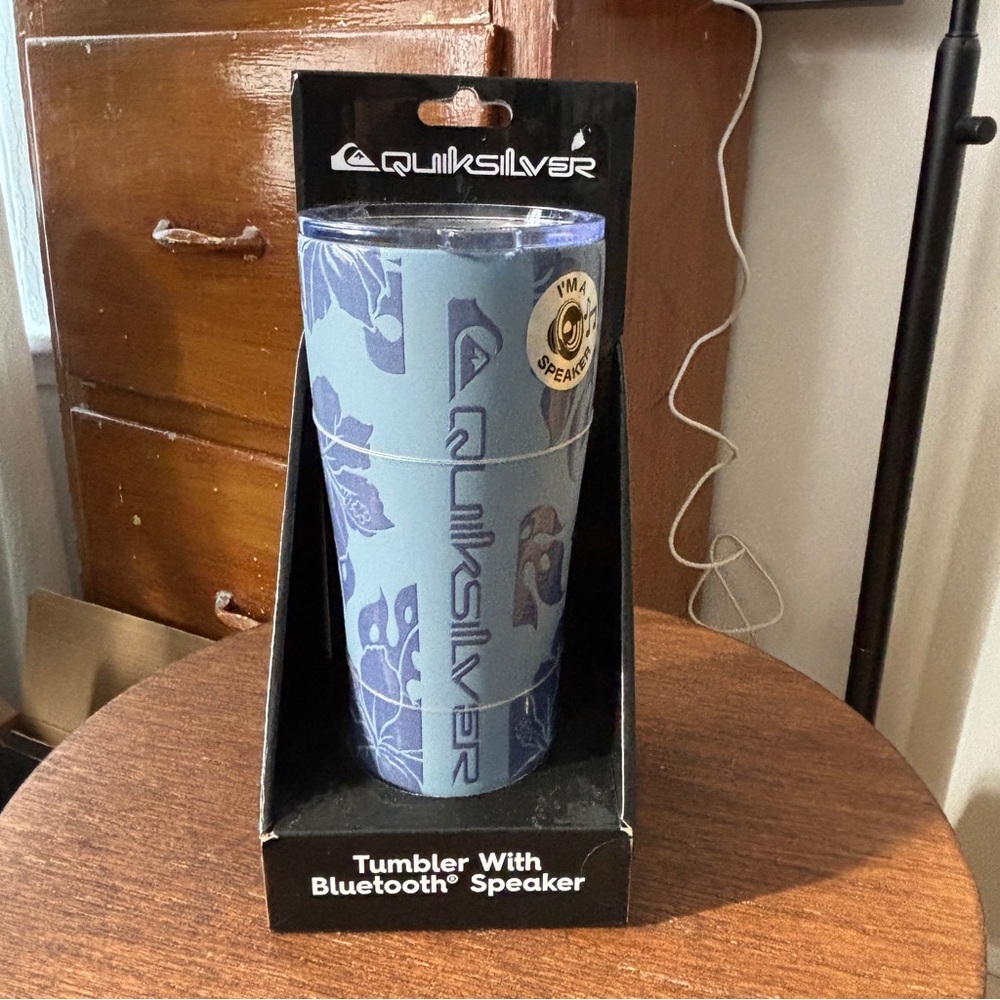 Quiksilver Floral Blue Tumbler with Bluetooth Speaker